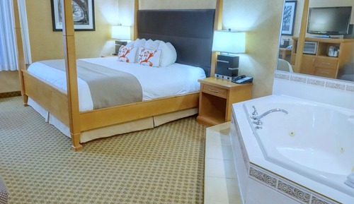 Suite, 1 King Bed, Non Smoking, Jetted Tub