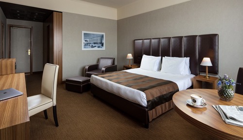 Premium Room, 1 King Bed (Stocked Minibar)