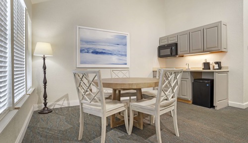 Standard Studio, 1 King Bed, Non Smoking, Kitchenette (Street View)