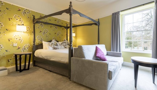Suite, 1 King Bed with Sofa bed