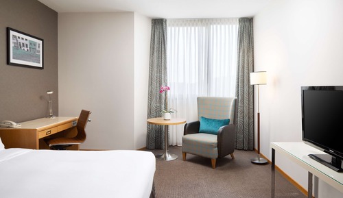 Family Room, Connecting Rooms