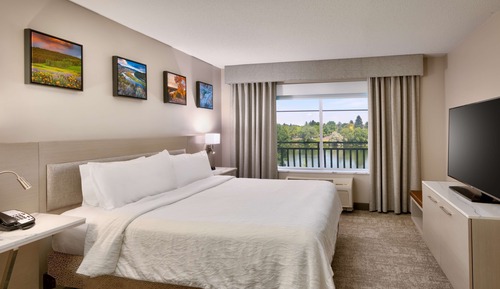 King Riverview Suite