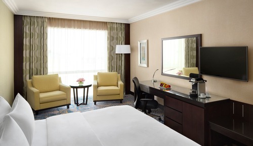 Standard Room, 1 King Bed, Accessible, Club Lounge Access
