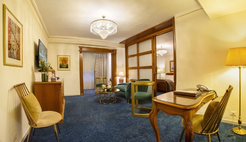 Deluxe Suite