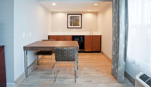 Room, 1 King Bed, Accessible, Lake View (Hearing)