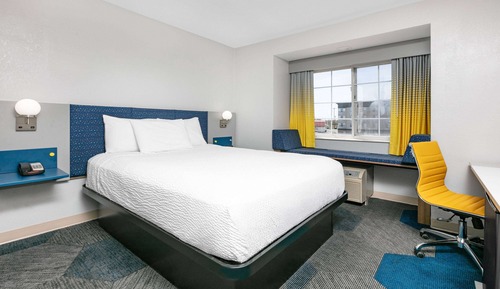 Standard Room, 1 Queen Bed