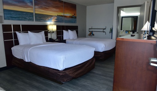 Room, 1 King Bed, Mobility Accessible, Non Smoking (Hearing, Bathtub W/grab Bars)