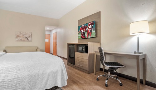 Standard Suite, 1 King Bed (Smoke Free)