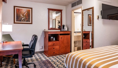 Standard Room, 1 Queen Bed, Non Smoking, Refrigerator