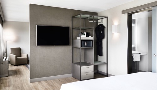 Suite, 1 King Bed, Non Smoking, Mountain View (High Floor)