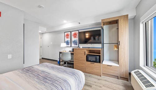 Room, 1 Queen Bed, Hearing Accessible, Non Smoking (Hearing, Roll-in Shower)