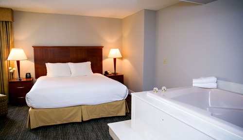 1 King Bed - Whirlpool - Non Smoking