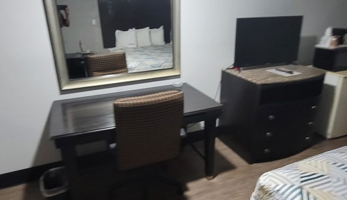 Standard Room, 1 King Bed, Accessible, Smoking