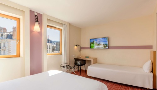Standard Suite, Multiple Beds (Family)