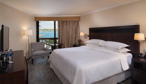 Club Room, 1 King Bed, Non Smoking, Ocean View