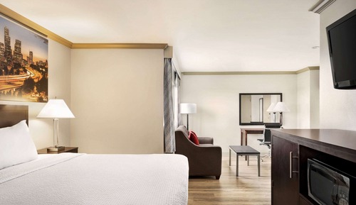 Suite, 1 King Bed, Non Smoking (One-Bedroom)