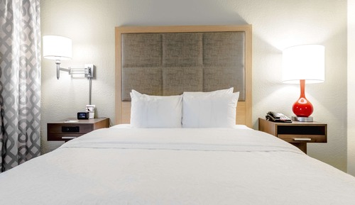 One Queen Bed, Non-Smoking, Accessible