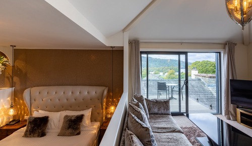 Penthouse with Roof Top Hot Tub (Adults Only)