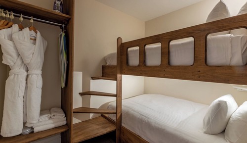 Exterior Suite with Hot Tub sleeps 4 (Adults Only)