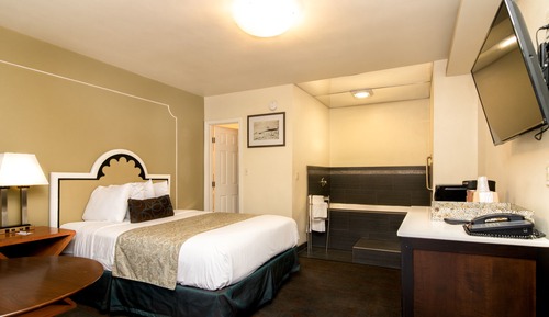 Room, 1 Queen Bed, Non Smoking, Jetted Tub