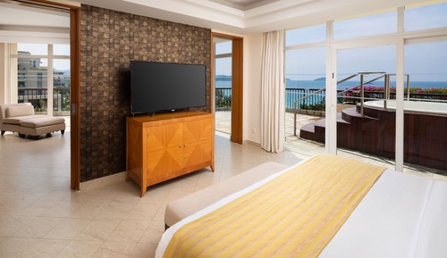 Suite, 1 King Bed, Non Smoking, Balcony