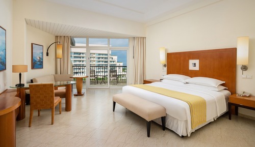 Deluxe Room, 1 King Bed, Non Smoking, Sea View (Balcony)