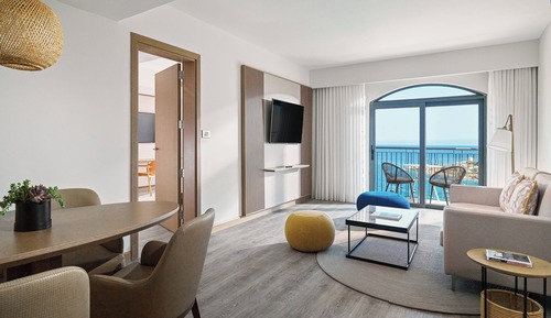 Executive Suite, 1 King Bed with Sofa bed, Non Smoking (Club Lounge Access)
