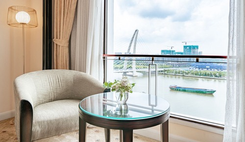 Deluxe Room, 1 King Bed, River View