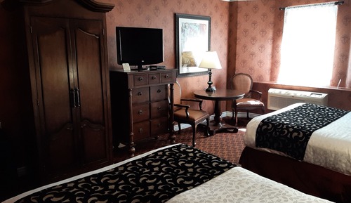 Supreme Double Queen Room with Soaking Tub (No Pets Allowed)