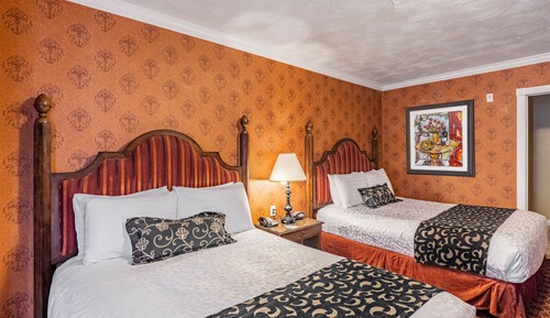 Deluxe Double Queen Room (No pets allowed)