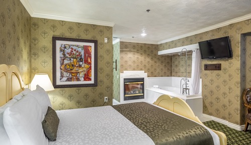 Supreme Queen Room with Spa Tub (No Pets Allowed)