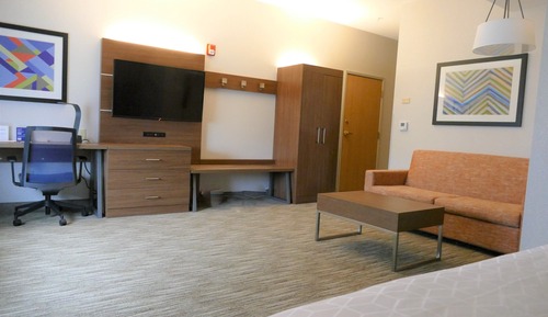Standard Room, 1 King Bed, Accessible (Mobility, Accessible Tub)