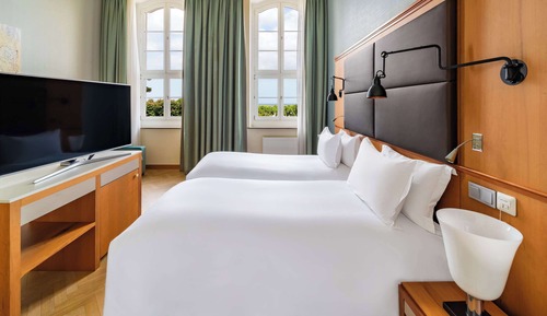Junior Suite, 2 Twin Beds, Sea Side