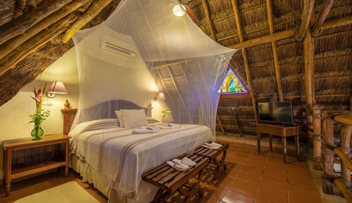 Honeymoon Loft, 1 King Bed, Bathtub, Pool View