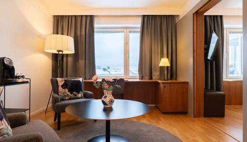 Junior Suite, 1 King Bed, Non Smoking (Separate Living Room)