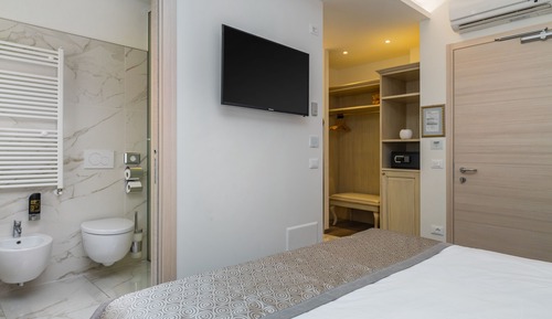 Junior Double Room, 1 Queen Bed, Refrigerator