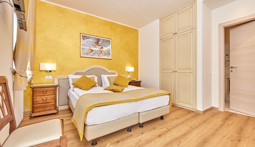 City Room, 1 Queen Bed, Refrigerator