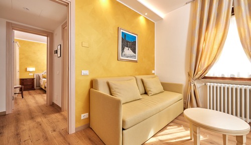 City Suite, Refrigerator
