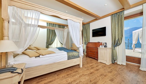 Deluxe Studio Suite, 1 Queen Bed with Sofa bed, Terrace, Lakeside