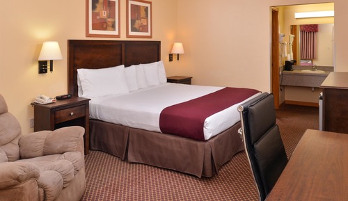 Room, 1 King Bed, Smoking