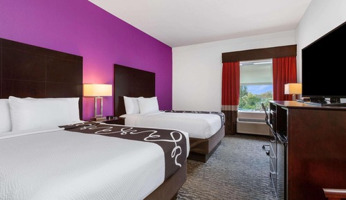 Room, 2 Queen Beds, Mobility Accessible, Non Smoking (1st Floor, Tub w/grab Bars)