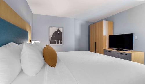 Suite, 1 King Bed with Sofa bed, Non Smoking