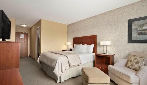 Standard Room, 1 Queen Bed (Upgraded)