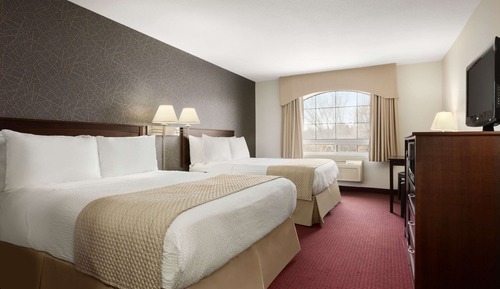 Deluxe Room, 2 Queen Beds, Non Smoking (First Floor)