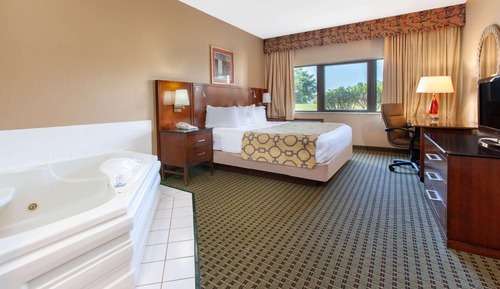 Suite, 1 Queen Bed, Non Smoking, Jetted Tub