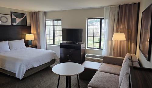 Studio Suite, 1 Queen Bed, Kitchen, Mountain View