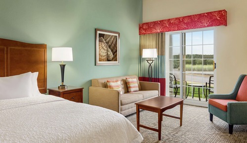 Studio Suite Two Queen and One Sofa Bed Ocean Pool View