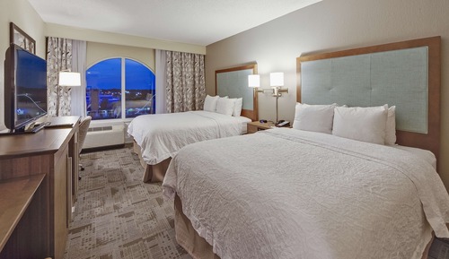 Room, 2 Queen Beds, Accessible, Lake View