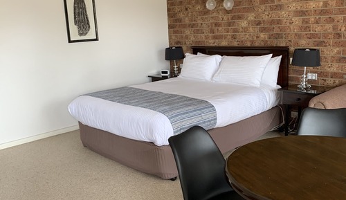 Family Room (2 room family suite)