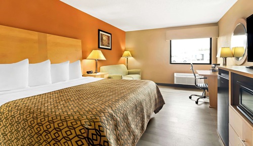 Standard Room, 1 King Bed, Non Smoking, Refrigerator & Microwave